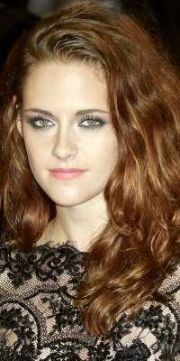 Kristen Stewart, Actress, alive at age 25